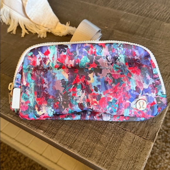 Lululemon | everywhere belt bag | 1L - Picture 5 of 9
